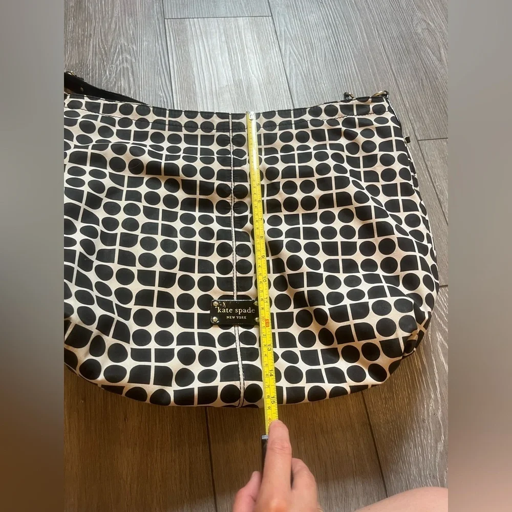 Kate Spade New York extra Large patterned Crossbody Diaper Bag With change mat - Picture 11 of 11